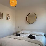 90 M2 With Balcony & Free Parking דירה