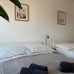 דירה 90 M2 With Balcony & Free Parking *