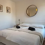Apartment 90 M2 With Balcony & Free Parking
