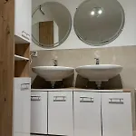 דירה 90 M2 With Balcony & Free Parking גרסדורף ביי וין