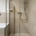 90 M2 With Balcony & Free Parking * גרסדורף ביי וין