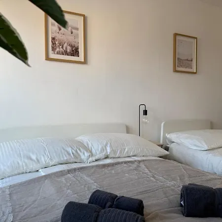 Lägenhet 100 M2 With Balcony & Free Parking *