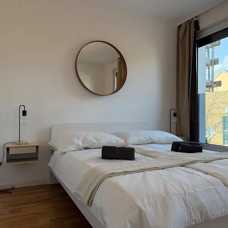 90 M2 With Balcony & Free Parking דירה