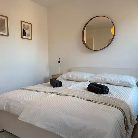 דירה 90 M2 With Balcony & Free Parking