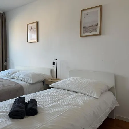90 M2 With Balcony & Free Parking גרסדורף ביי וין