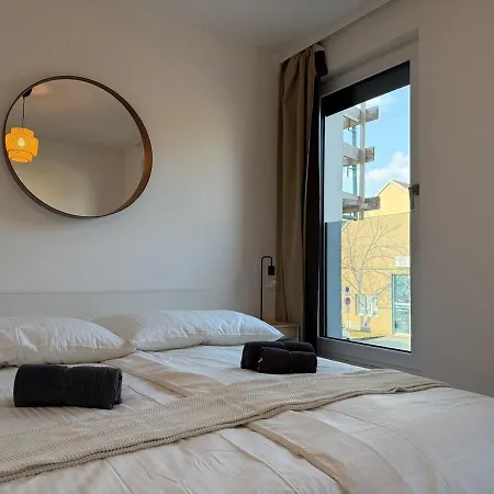 Appartamento 90 M2 With Balcony & Free Parking
