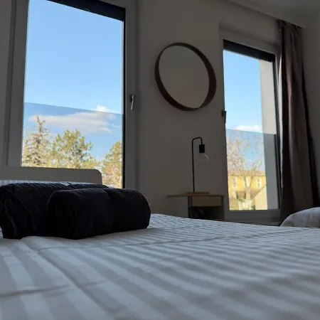 Lägenhet 100 M2 With Balcony & Free Parking *