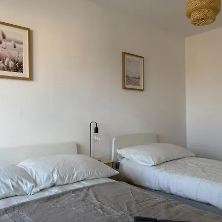 100 M2 With Balcony & Free Parking Lägenhet Gerasdorf bei Wien