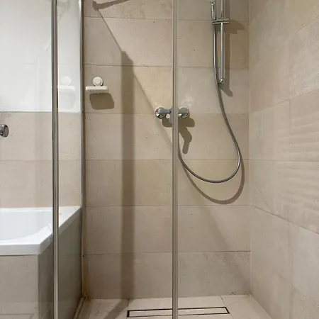 100 M2 With Balcony & Free Parking * Gerasdorf bei Wien