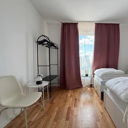 Appartamento 90 M2 With Balcony & Free Parking