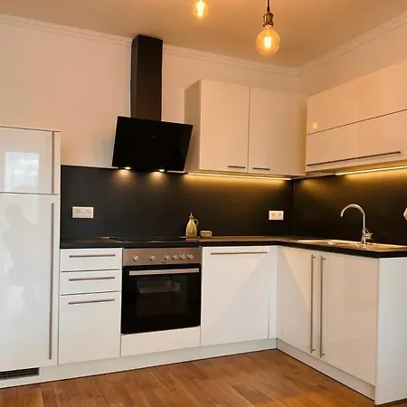 90 M2 With Balcony & Free Parking Apartment