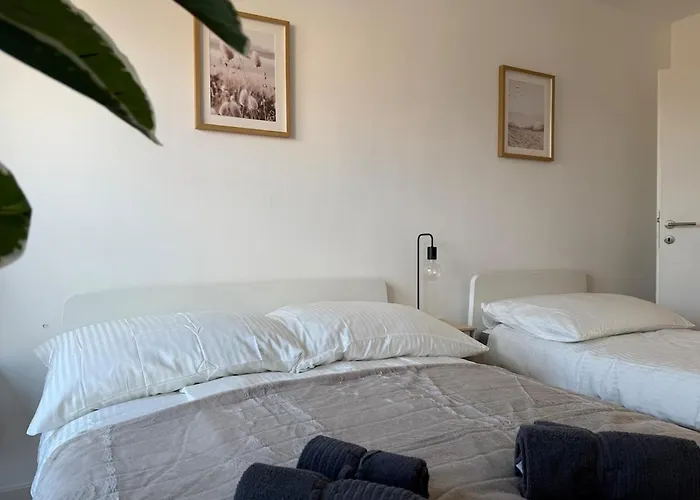 Lejlighed 100 M2 With Balcony & Free Parking *