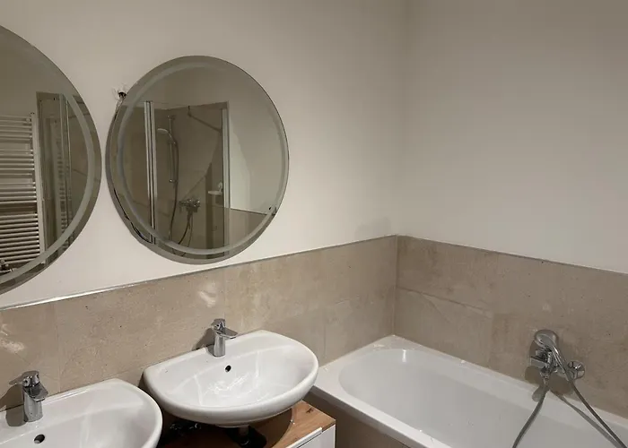 100 M2 With Balcony & Free Parking Lejlighed *