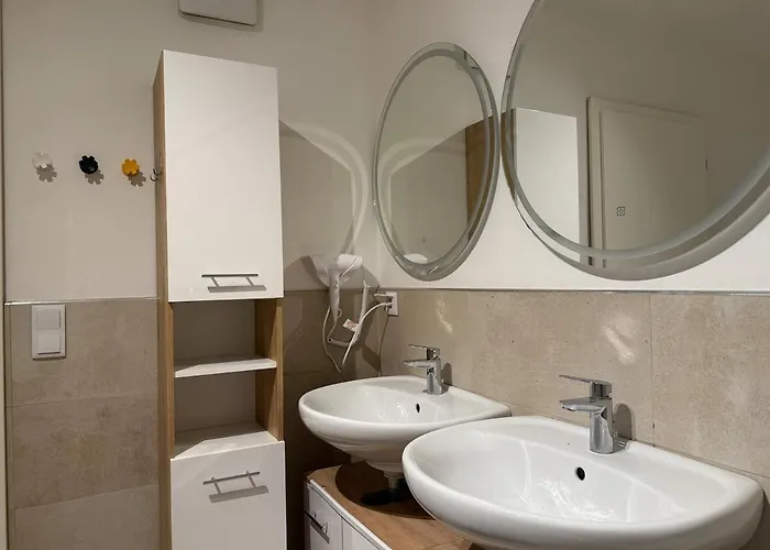 Lejlighed 100 M2 With Balcony & Free Parking